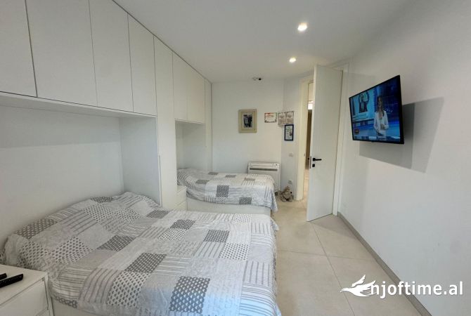 Shtepi ne shitje Apartament ne Tirane, 2+1, Mobilimi E mobiluar, Pagesa 275,000  Euro.