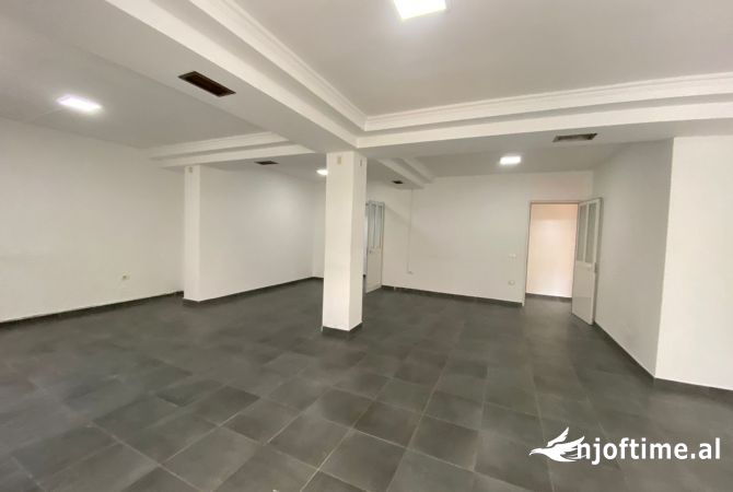 Ambient biznesi me qera 3+1 ne Tirane - 1,500 Euro