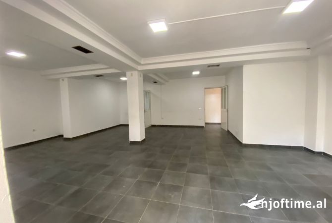 Ambient biznesi me qera 3+1 ne Tirane - 1,500 Euro