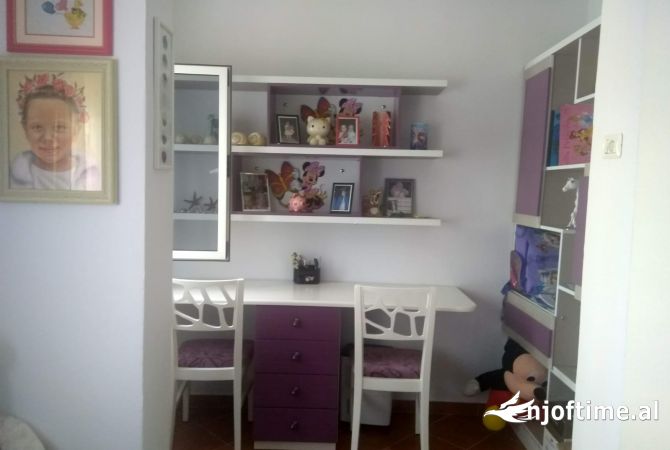 Shtepi ne shitje Apartament ne Tirane, 2+1, Mobilimi E mobiluar, Pagesa 109,000  Euro.