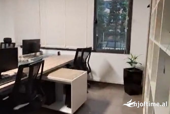 Japim me qera ambient biznesi (zyra) te komuna e Parisit