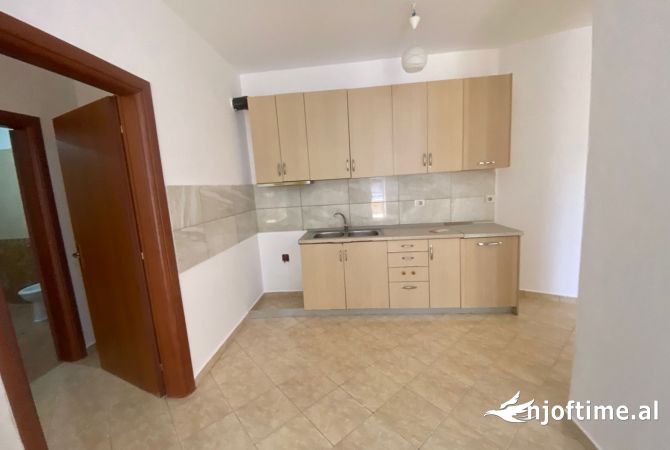 Shtepi me qera 2+1 ne Tirane - 350 Euro