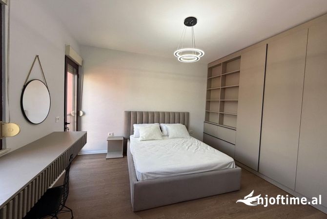 Shtepi ne shitje Apartament ne Tirane, 2+1, Mobilimi E mobiluar, Pagesa 275,000  Euro.