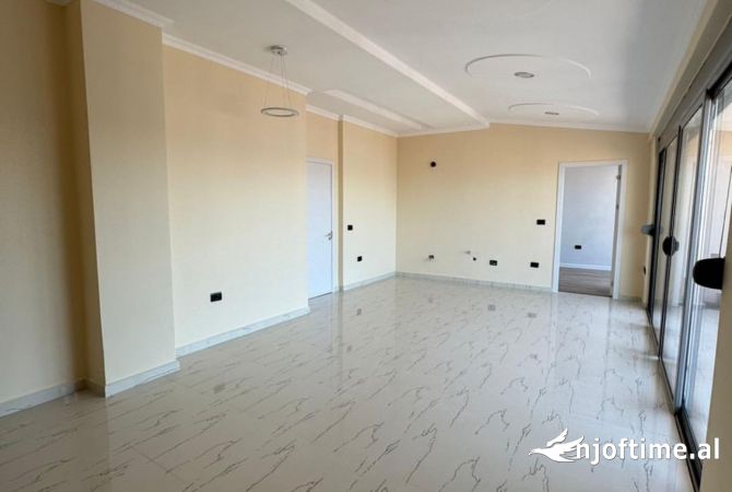 Shtepi ne shitje Apartament ne Tirane, 2+1, Mobilimi Bosh, pa mobiluar, Pagesa 125,000  Euro.