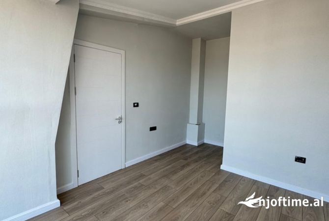 Shtepi ne shitje Apartament ne Tirane, 2+1, Mobilimi Bosh, pa mobiluar, Pagesa 125,000  Euro.
