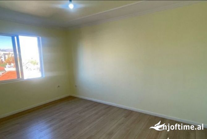 Shtepi ne shitje Apartament ne Tirane, 1+1, Mobilimi Bosh, pa mobiluar, Pagesa 78,000  Euro.