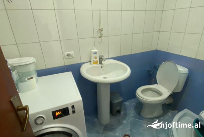 Shtepi me qera Apartament ne Tirane, 3+1, Mobilimi E mobiluar, Pagesa 350  Euro.