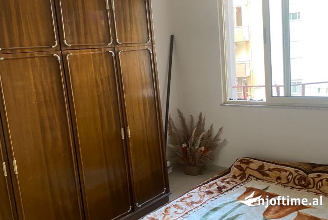 Shtepi me qera Apartament ne Tirane, 3+1, Mobilimi E mobiluar, Pagesa 350  Euro.