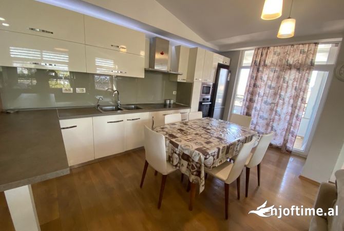 Shtepi me qera Apartament ne Tirane, 4+1, Mobilimi E mobiluar, Pagesa 1,150  Euro.