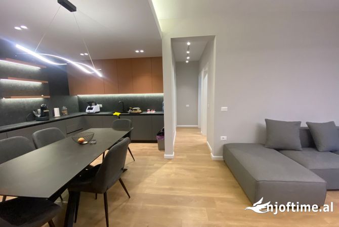 Shtepi me qera Apartament ne Tirane, 2+1, Mobilimi E mobiluar, Pagesa 1,000  Euro.