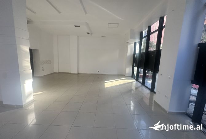 Ambient biznesi me qera 1+1 ne Tirane - 85,000 Leke