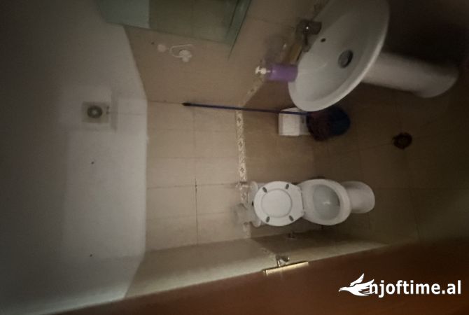 Jepet me qera ambjent 100m2, te Brryli 