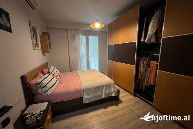 Shtepi ne shitje Apartament ne Tirane, 2+1, Mobilimi E mobiluar, Pagesa 290,000  Euro.
