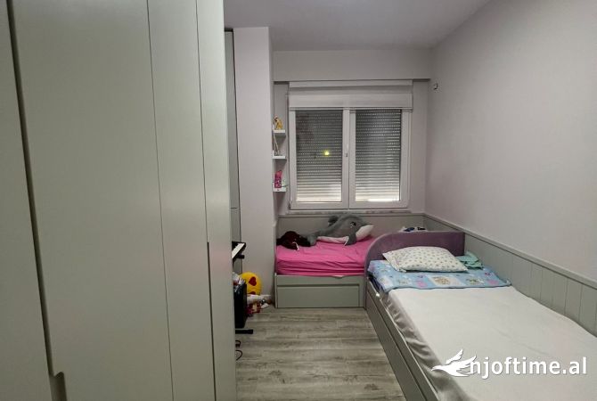 Shtepi ne shitje Apartament ne Tirane, 2+1, Mobilimi E mobiluar, Pagesa 290,000  Euro.
