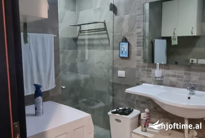 Shtepi me qera Apartament ne Tirane, 1+1, Mobilimi E mobiluar, Pagesa 500  Euro.