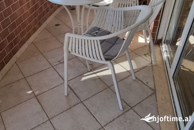 Shtepi me qera Apartament ne Tirane, 1+1, Mobilimi E mobiluar, Pagesa 500  Euro.