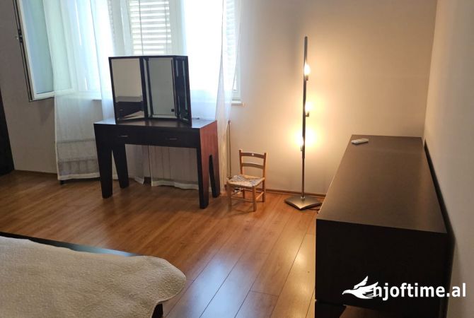 Shtepi me qera Apartament ne Tirane, 2+1, Mobilimi E mobiluar, Pagesa 1,500  Euro.