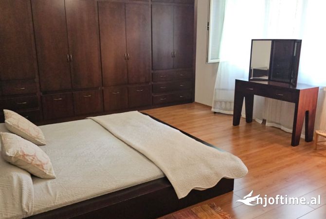 Shtepi me qera Apartament ne Tirane, 2+1, Mobilimi E mobiluar, Pagesa 1,500  Euro.