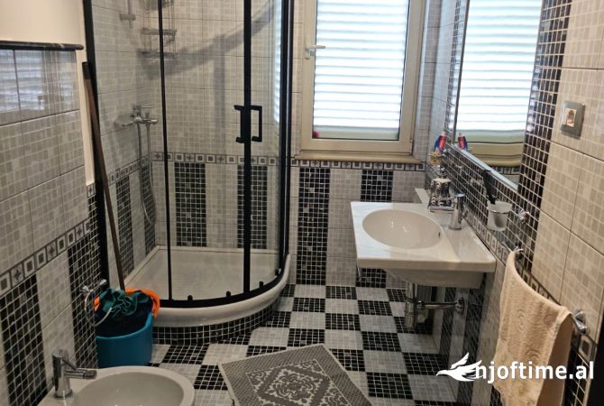 Shtepi me qera Apartament ne Tirane, 2+1, Mobilimi E mobiluar, Pagesa 1,500  Euro.