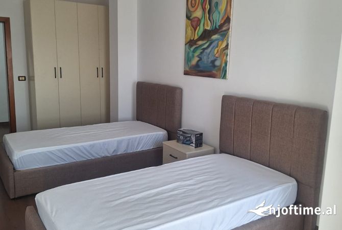 Shtepi ne shitje Apartament ne Tirane, 2+1, Mobilimi E mobiluar, Pagesa 175,000  Euro.