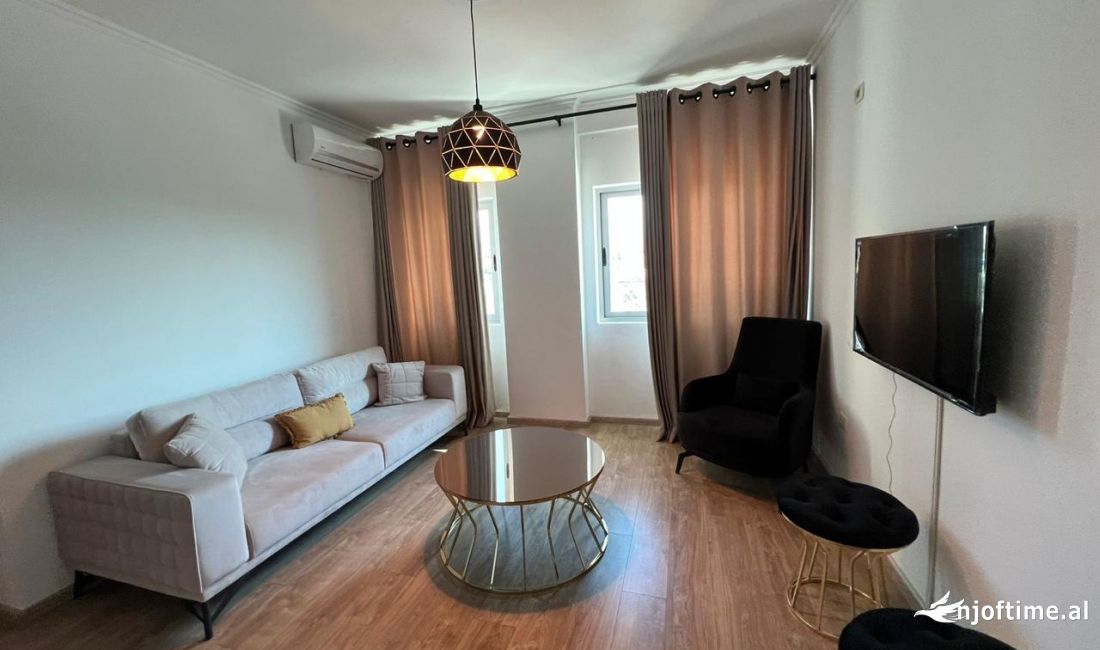 Shtepi ne shitje Apartament ne Tirane, 3+1, Mobilimi E mobiluar, Pagesa 120,000  Euro.