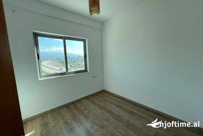 Shtepi ne shitje Apartament ne Tirane, 3+1, Mobilimi E mobiluar, Pagesa 120,000  Euro.