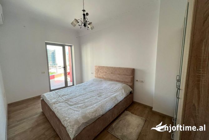 Shtepi ne shitje Apartament ne Tirane, 3+1, Mobilimi E mobiluar, Pagesa 120,000  Euro.