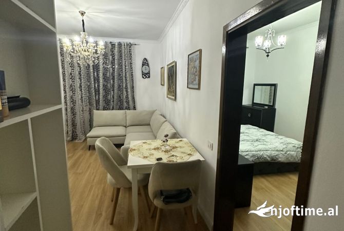 Shtepi me qera 2+1 ne Tirane - 650 Euro