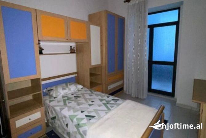 Shtepi me qera Apartament ne Tirane, 2+1, Mobilimi E mobiluar, Pagesa 800  Euro.