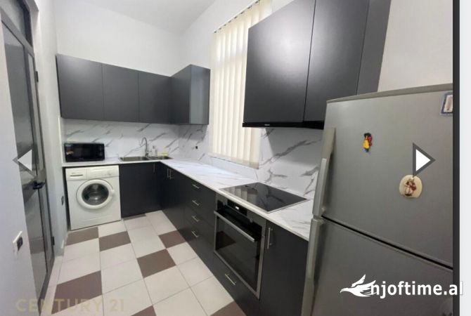 Shtepi me qera Apartament ne Tirane, 2+1, Mobilimi E mobiluar, Pagesa 800  Euro.