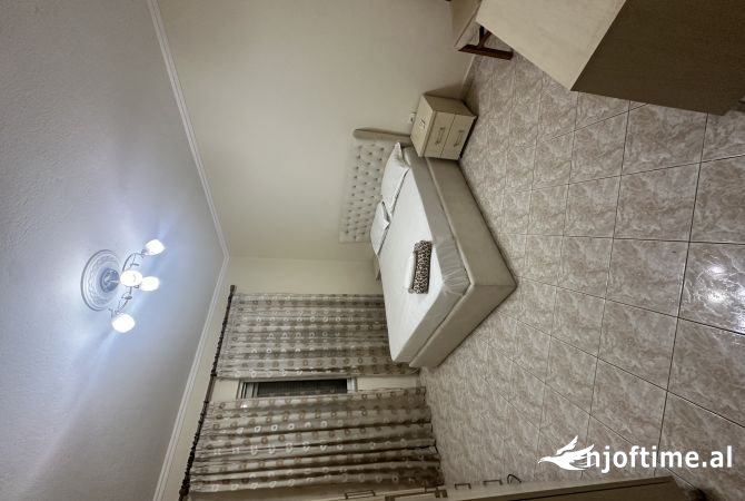 Shtepi me qera Shtepi Private ne Tirane, 3+1, Mobilimi E mobiluar, Pagesa 700  Euro.