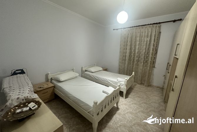 Shtepi me qera Shtepi Private ne Tirane, 3+1, Mobilimi E mobiluar, Pagesa 700  Euro.