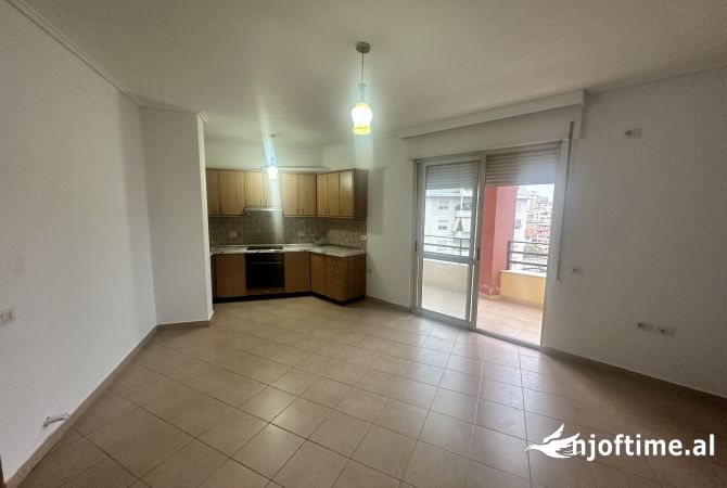 Shtepi me qera 2+1 ne Tirane - 450 Euro