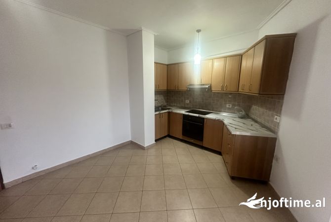Shtepi me qera 2+1 ne Tirane - 450 Euro