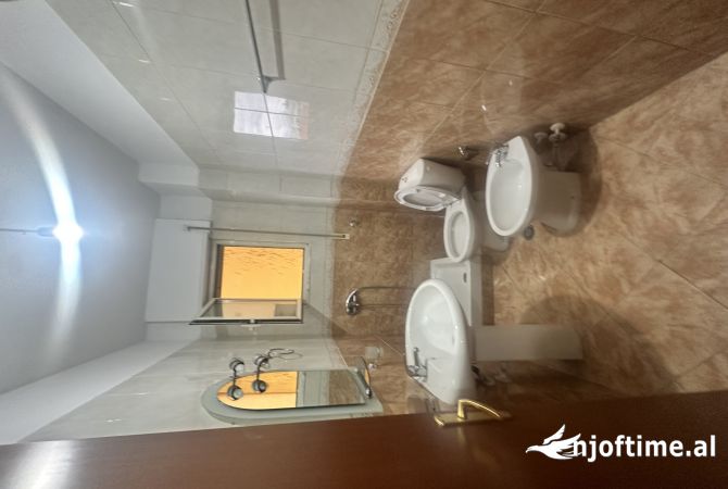 Shtepi me qera Apartament ne Tirane, 2+1, Mobilimi Pjeserisht e mobiluar, Pagesa 450  Euro.