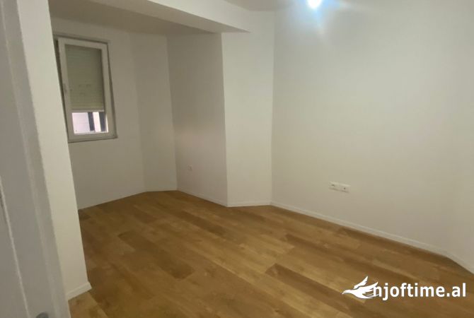 Shtepi ne shitje Apartament ne Tirane, 2+1, Mobilimi Bosh, pa mobiluar, Pagesa 172,800  Euro.