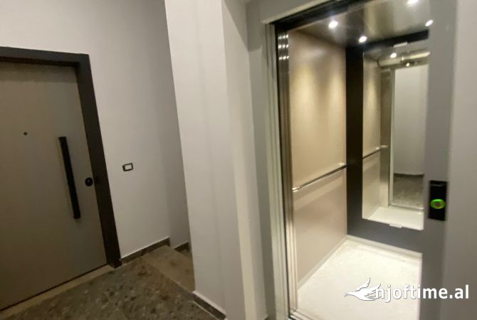 Shtepi ne shitje Apartament ne Tirane, 2+1, Mobilimi Bosh, pa mobiluar, Pagesa 172,800  Euro.