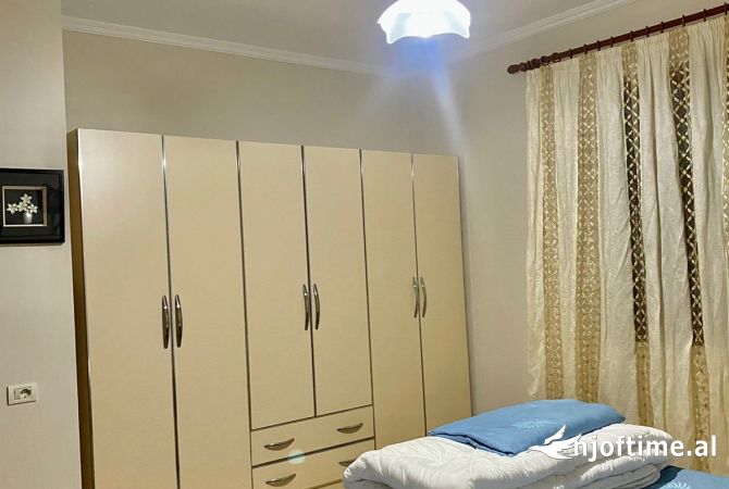 Shtepi me qera Shtepi Private ne Tirane, 2+1, Mobilimi E mobiluar, Pagesa 500  Euro.