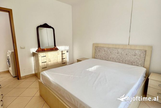 Shtepi ne shitje Apartament ne Tirane, 1+1, Mobilimi E mobiluar, Pagesa 160,000  Euro.