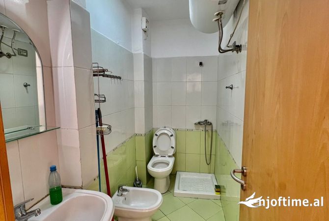 Shtepi ne shitje Apartament ne Tirane, 1+1, Mobilimi E mobiluar, Pagesa 160,000  Euro.