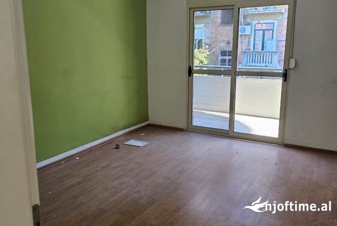 Ambient biznesi me qera 3+1 ne Tirane - 1,500 Euro