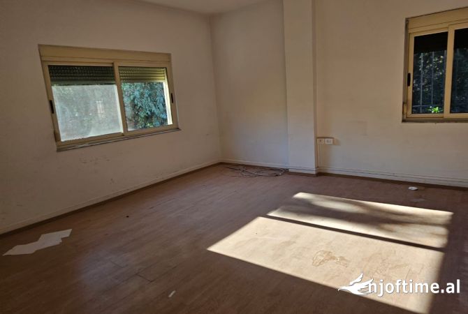 Ambient biznesi me qera 3+1 ne Tirane - 1,500 Euro