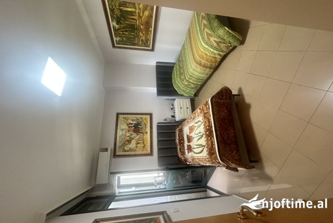 Shtepi ne shitje Apartament ne Tirane, 2+1, Mobilimi E mobiluar, Pagesa 305,000  Euro.