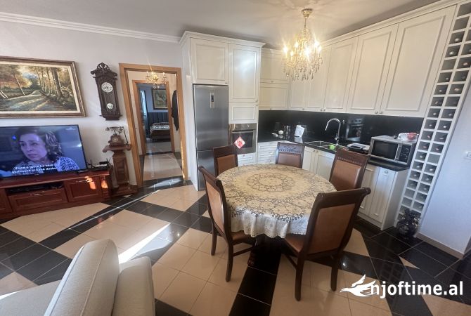 Shtepi ne shitje Apartament ne Tirane, 2+1, Mobilimi E mobiluar, Pagesa 305,000  Euro.