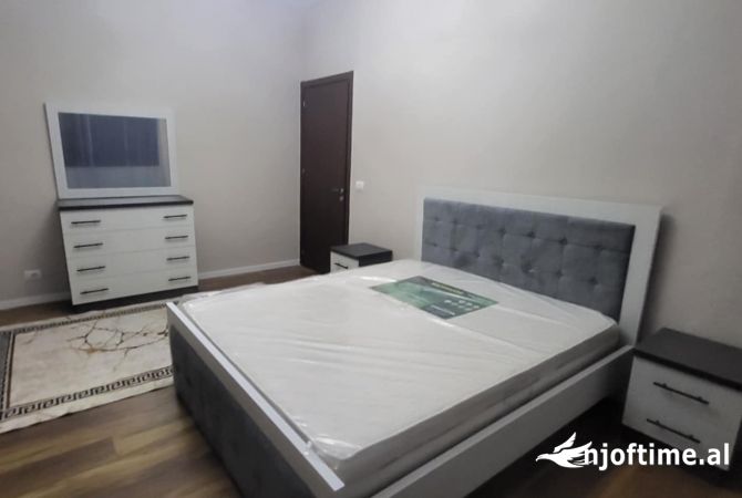 Shtepi me qera Apartament ne Tirane, 2+1, Mobilimi E mobiluar, Pagesa 650  Euro.