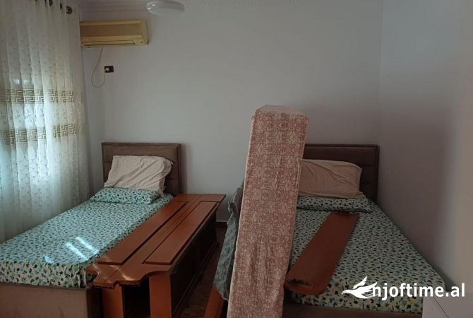 Shtepi me qera Shtepi Private ne Tirane, 2+1, Mobilimi E mobiluar, Pagesa 600  Euro.