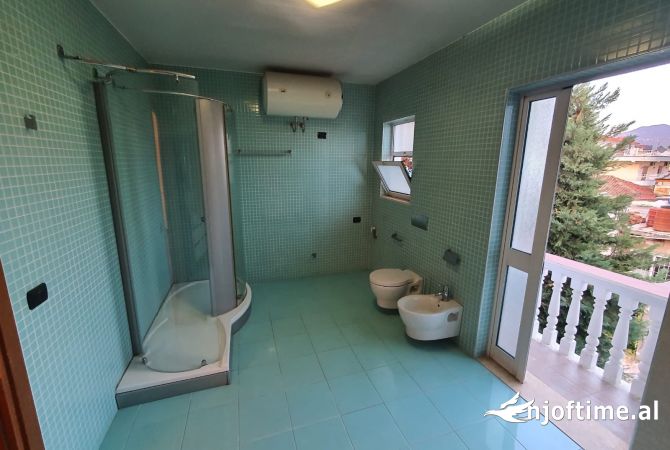 Japim me qera Vile 3 kate me oborr per biznes ne Selite