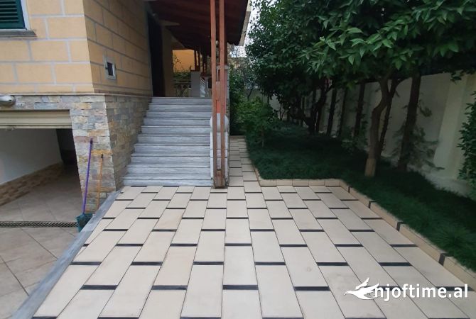 Ambient biznesi me qera 7+1 ne Tirane - 2,000 Euro