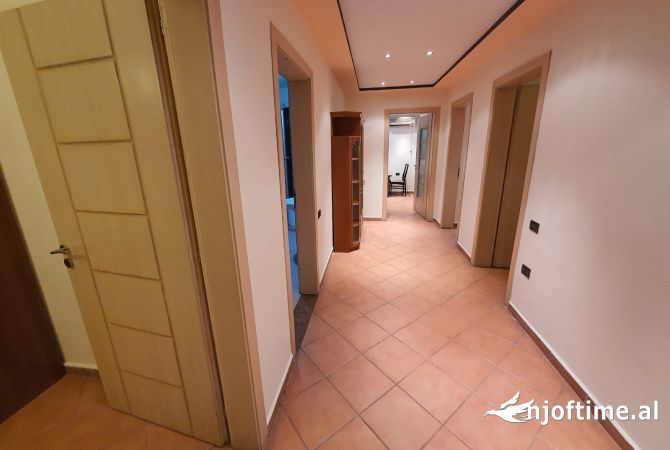 Japim me qera Vile 3 kate me oborr per biznes ne Selite