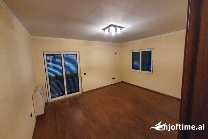 Japim me qera Vile 3 kate me oborr per biznes ne Selite